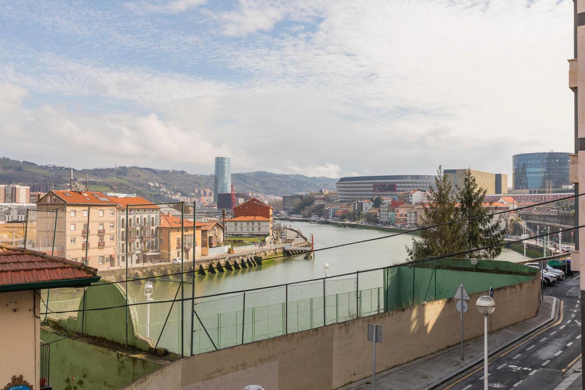 Akomodat En Apartamento Luminoso Junto Al Paseo De La Ria Bilbao Exterior photo