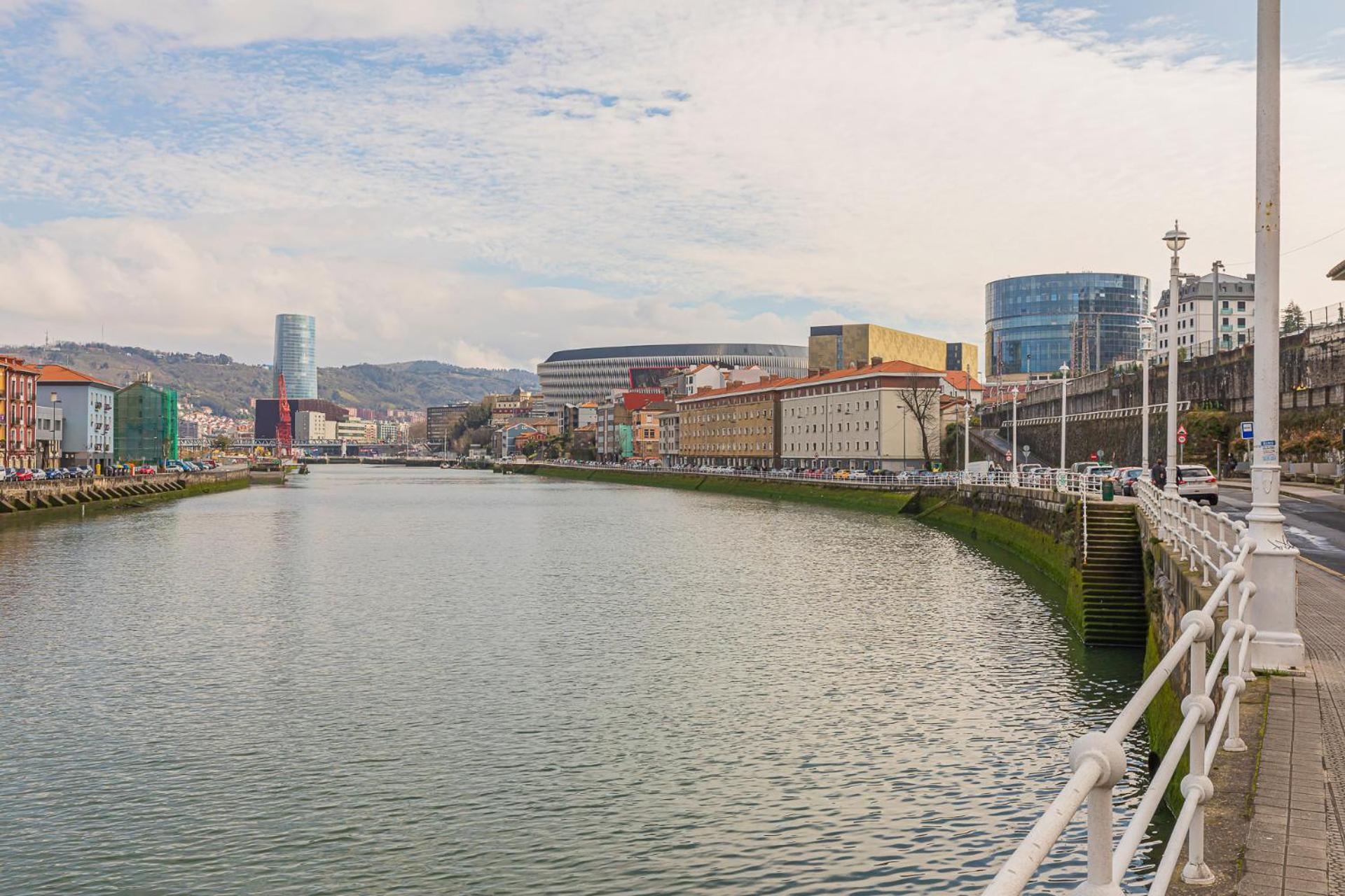 Akomodat En Apartamento Luminoso Junto Al Paseo De La Ria Bilbao Exterior photo
